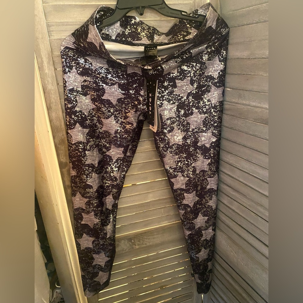 Terez XL Black with Silver Star leggings Flattering Soft New with tags